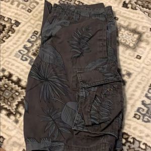 Printed cargo shorts